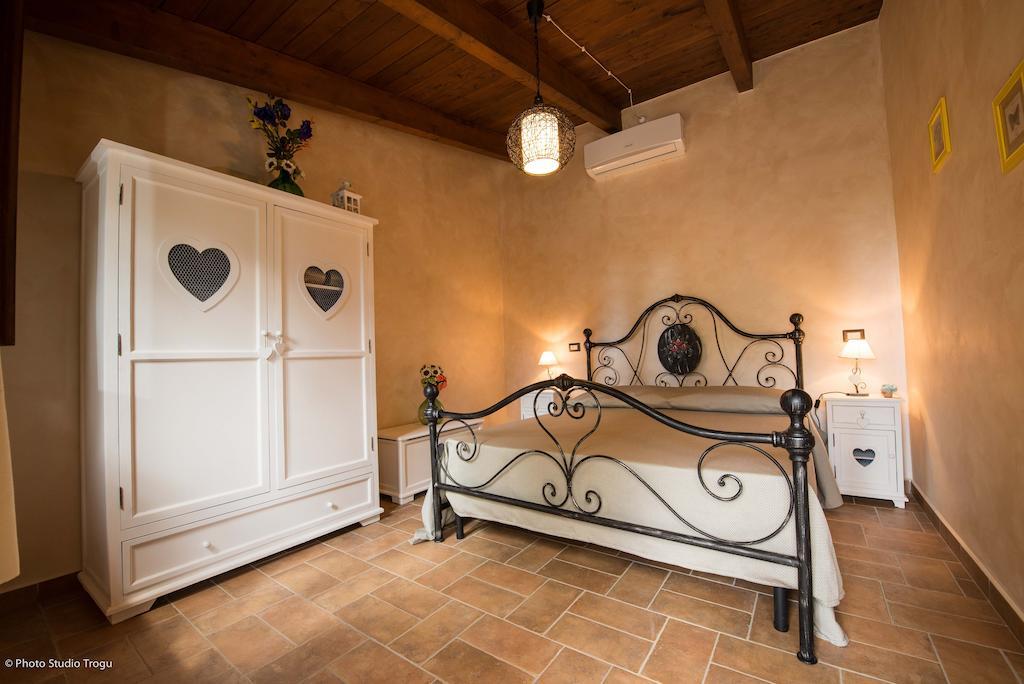 Il Giardino Dei Flintstones B&B Cerveteri Rom bilde